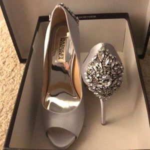 Badgley Mischka in Gray 😊  NBW!